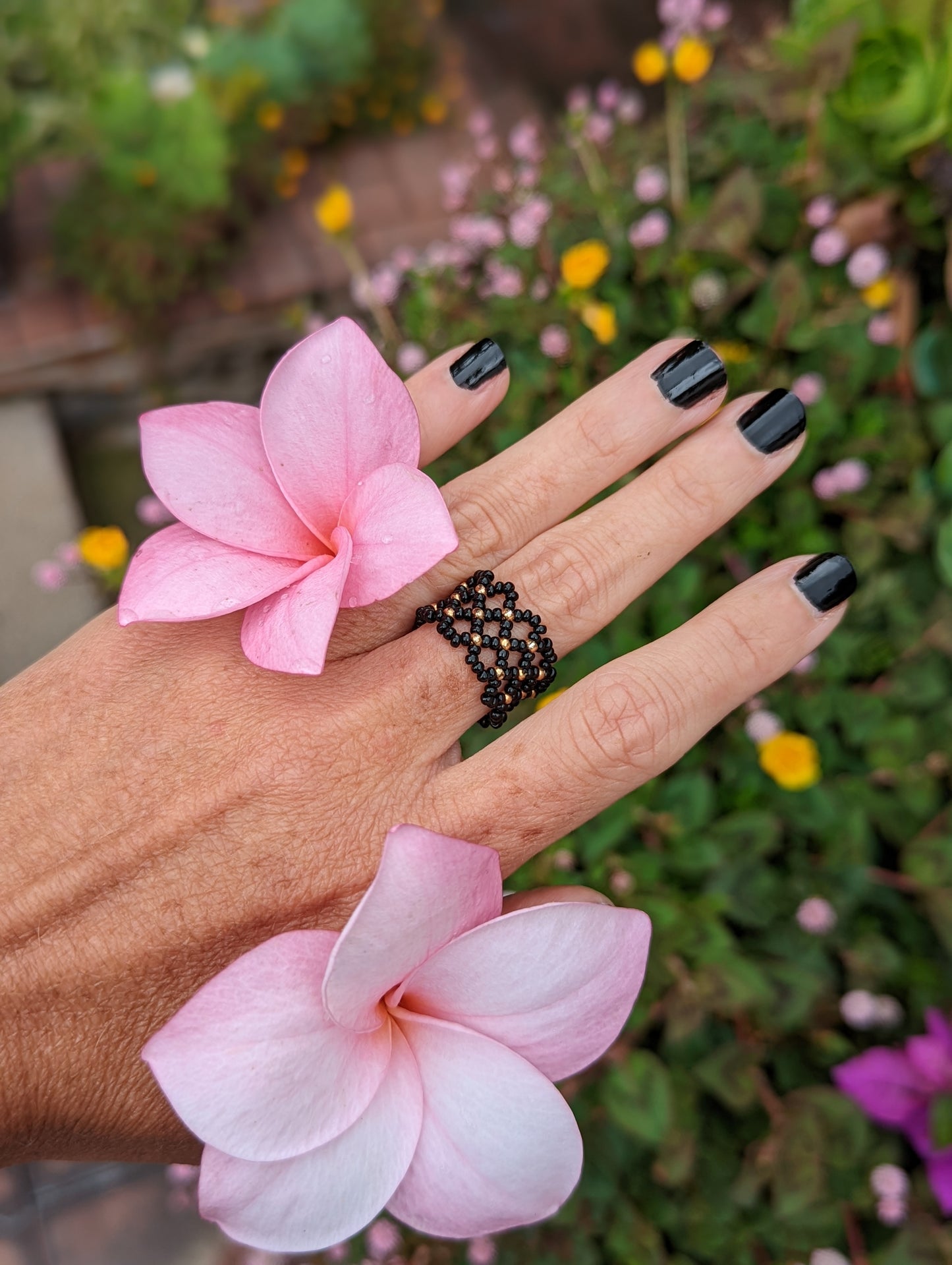 Myna ring black and gold beading